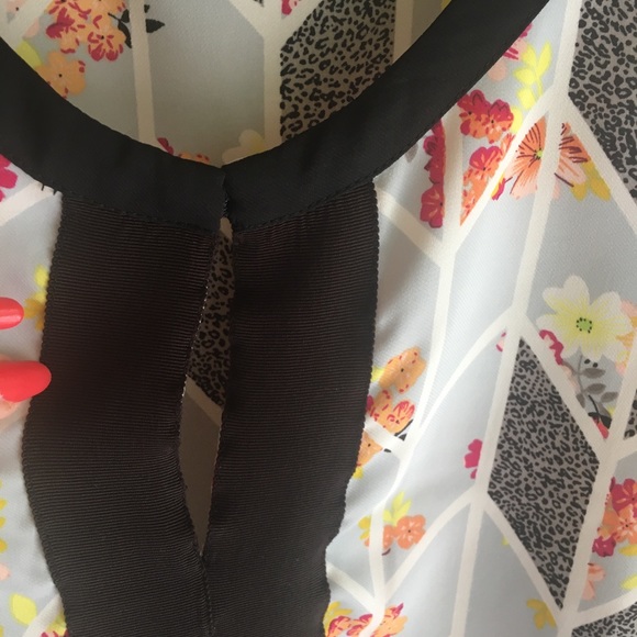 CAbi black and multicolor floral top size small - Picture 4 of 11